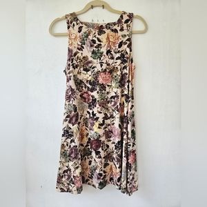 Short, sleeveless, flower dress